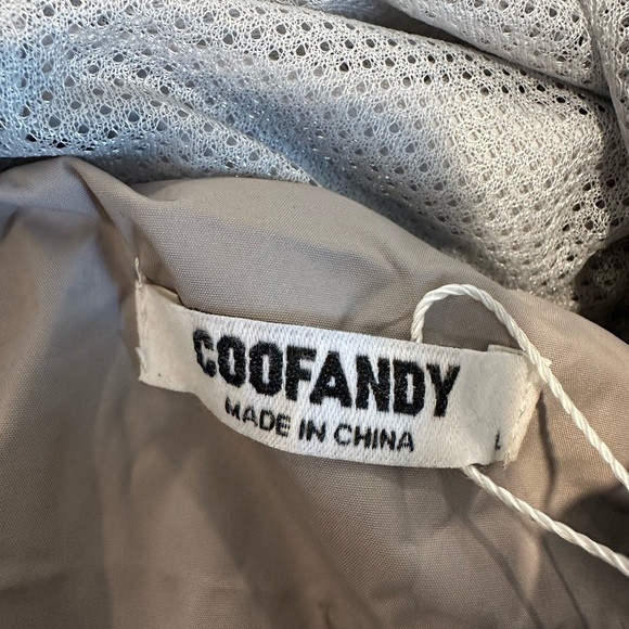 NWT Men’s Sz:L Grey Coofandy Rain Coat. Hooded. Fill Zip. Pockets. Mesh Interior - Picture 7 of 16